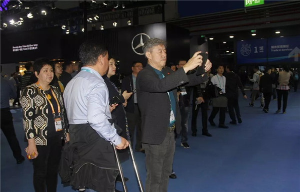 中国人像摄影学会闫太昌主席一行参观首届中国国际进口博览会