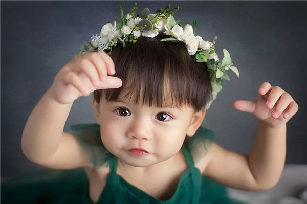 摄影教程：周岁宝宝的多样化造型与场景设计