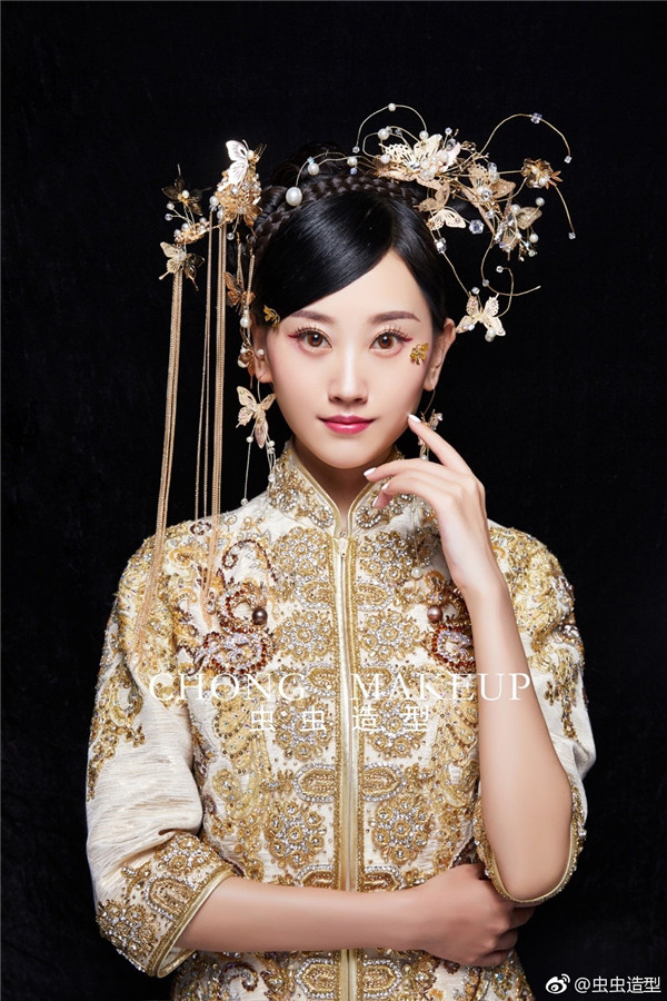 娇媚优雅的中式新娘妆发造型