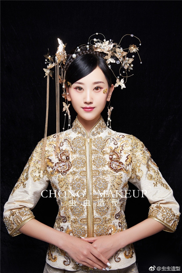 娇媚优雅的中式新娘妆发造型