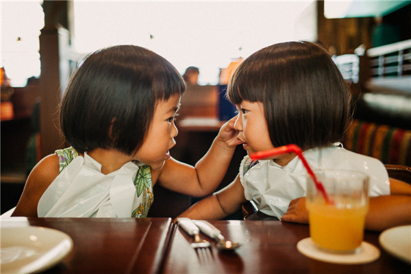 成长的伴手礼 日本摄影师记录三个女儿的成长喜怒哀乐
