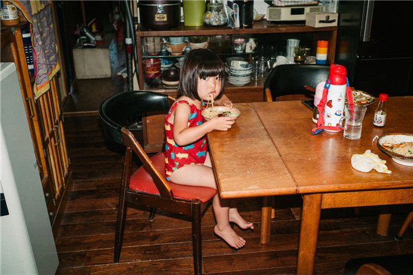 成长的伴手礼 日本摄影师记录三个女儿的成长喜怒哀乐