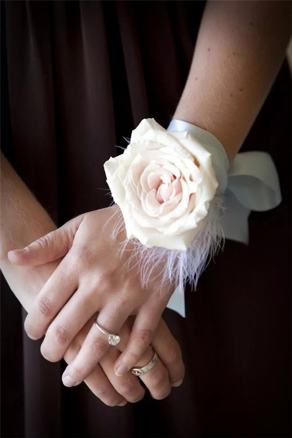 新娘手腕花如何佩戴和制作的方法
