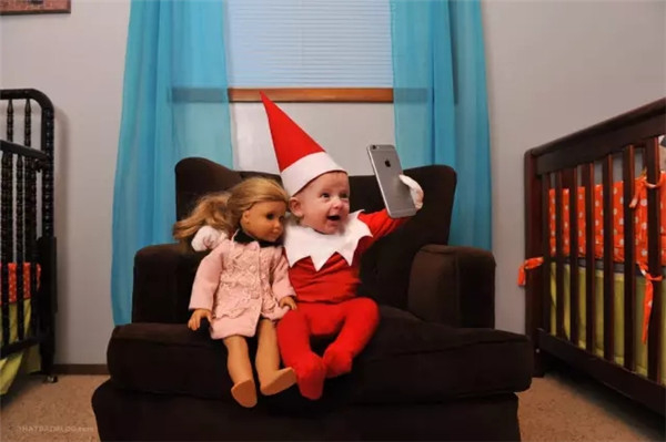 萌遍**啦！搞怪摄影师老爸给儿子拍摄圣诞主题照！