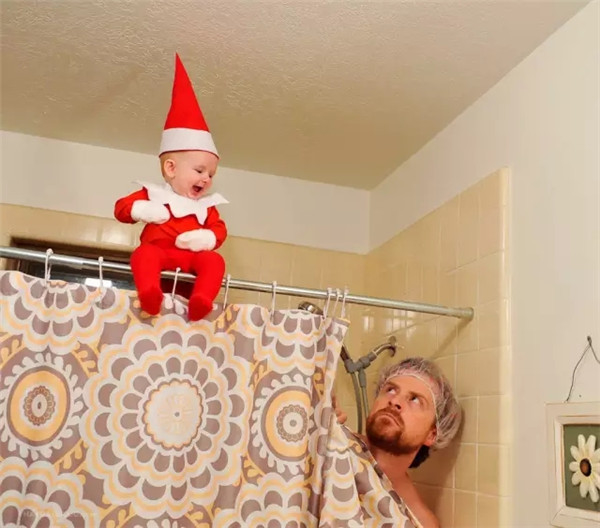 萌遍**啦！搞怪摄影师老爸给儿子拍摄圣诞主题照！