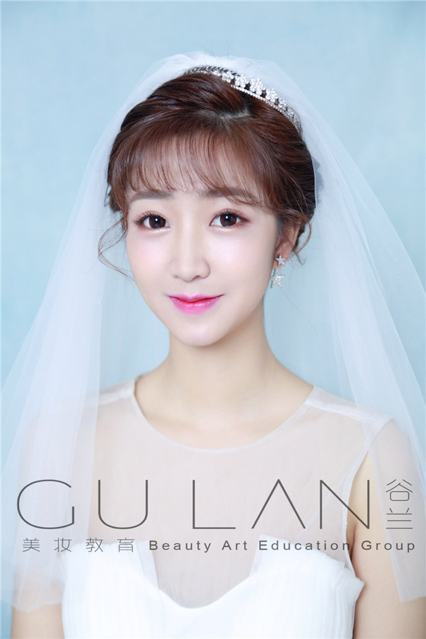 韩式简约的气质新娘造型欣赏
