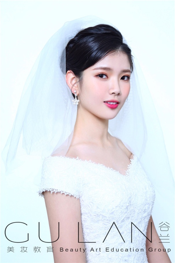 简约韩式新娘造型，端庄典雅