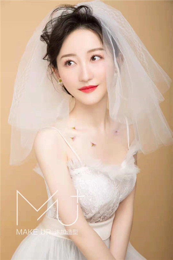 三款甜美韩式新娘造型，简约优雅