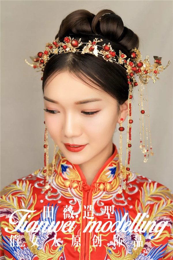 新中式新娘造型，摒弃了千篇一律手法