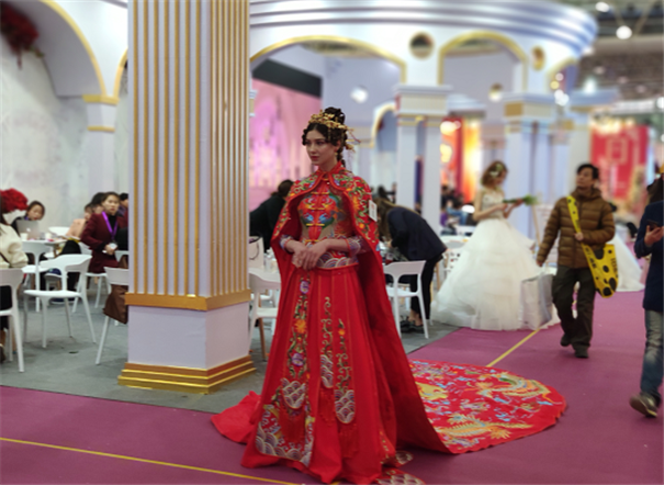 600万劳斯莱斯开进武汉婚博会，个性化定制成主流