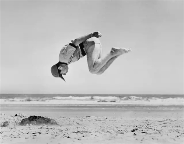 菲利普·哈尔斯曼，他的摄影是肖像经典的标志…