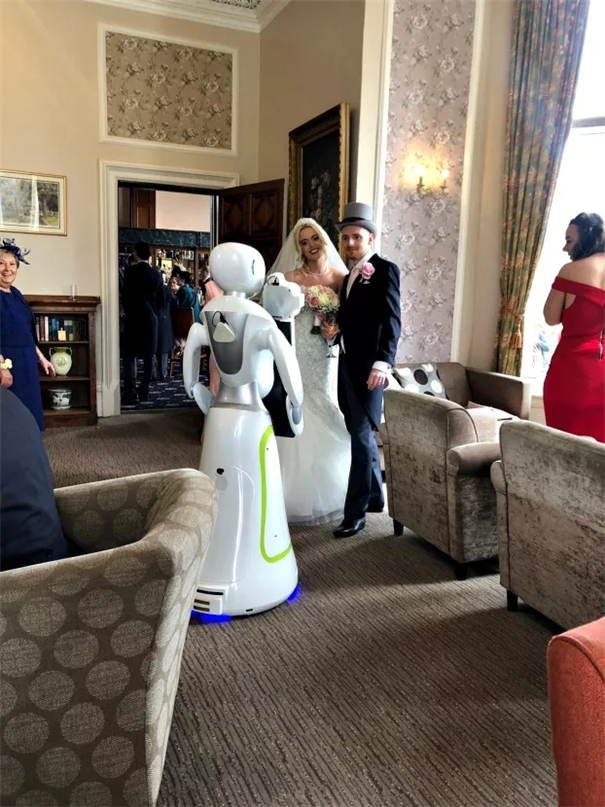 未来，婚礼摄影师或被摄影机器人替代？