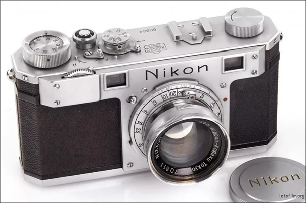 刚过六十岁生日的 Nikon F