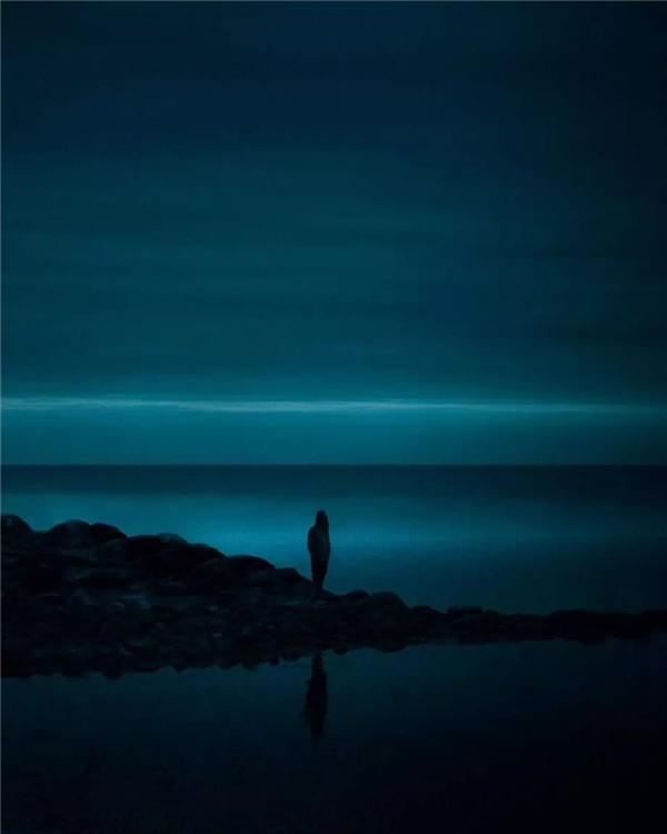 光的静谧：Albin Sjödin人像摄影作品