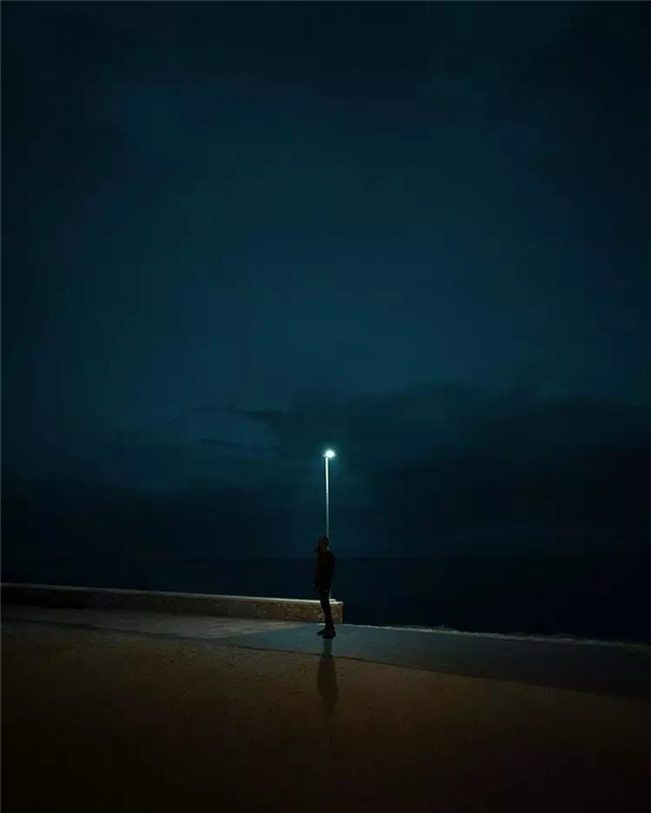 光的静谧：Albin Sjödin人像摄影作品