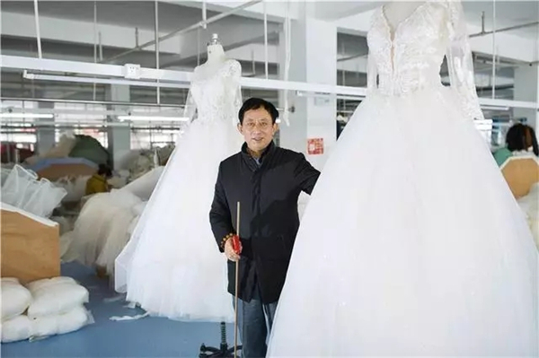 中国婚纱小镇：输出全国90%婚纱