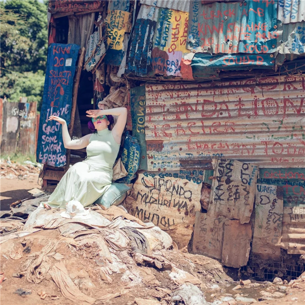 聚焦撒哈拉以南非洲白化病患者，她获得国际摄影大奖