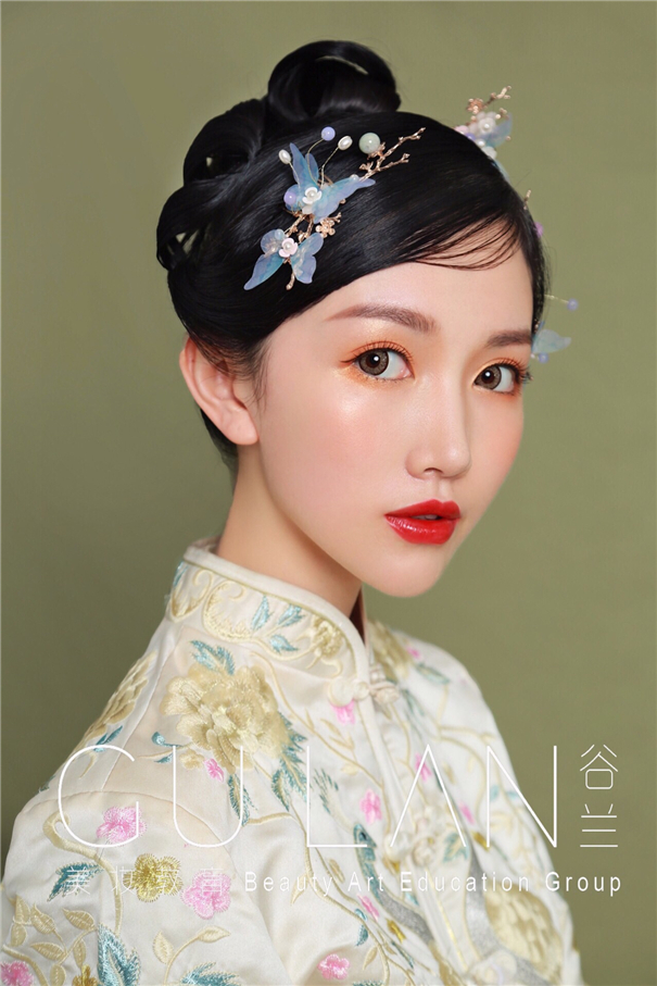 锦绣红妆 可搭配多变造型的中式新娘妆面