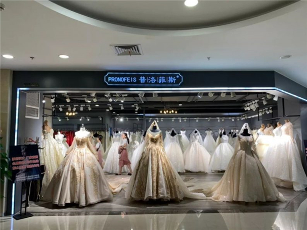 从一条街到一座城，TA生产了中国70%的婚纱