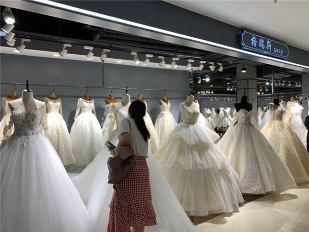 从一条街到一座城，TA生产了中国70%的婚纱