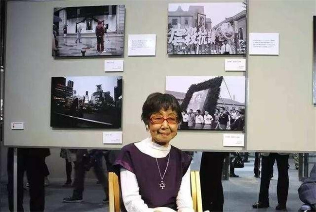 日本***位女摄影师：96岁深情告白老外，102岁拿下摄影界大奖