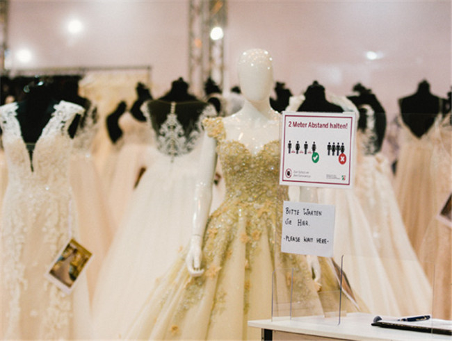 德国埃森举行“欧洲婚纱礼服展”
