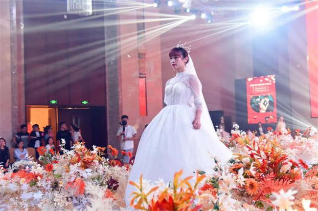 河南濮阳市举办首届“青春有约”婚博会