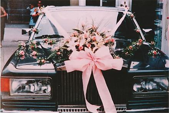 户外婚礼、婚礼专车定制服务，或将成未来流行趋势