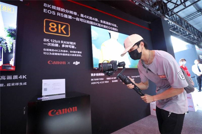 8K拍摄、高清防抖，佳能等数码相机巨头迎战智能手机冲击 