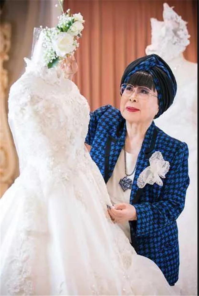 她是高圆圆、大S、林志玲的日本婚纱设计师，88岁高龄的“万年少女”，她的故事本身就是幸福！