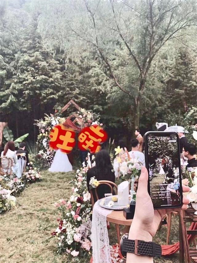 杭州十月“结婚潮”：婚庆策划忙到崩溃大哭，年轻人的婚礼更俭省了