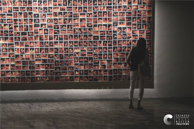 安托萬·達加塔攝影展驚艷成都，他用鏡頭聚焦疫情下的人性光芒