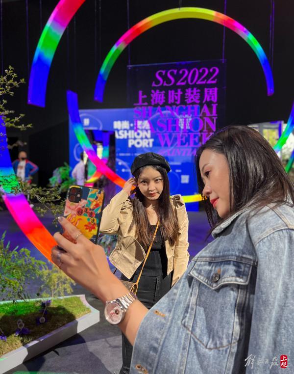 【2022春夏上海时装周】众多香港设计师品牌轮流秀场新天地