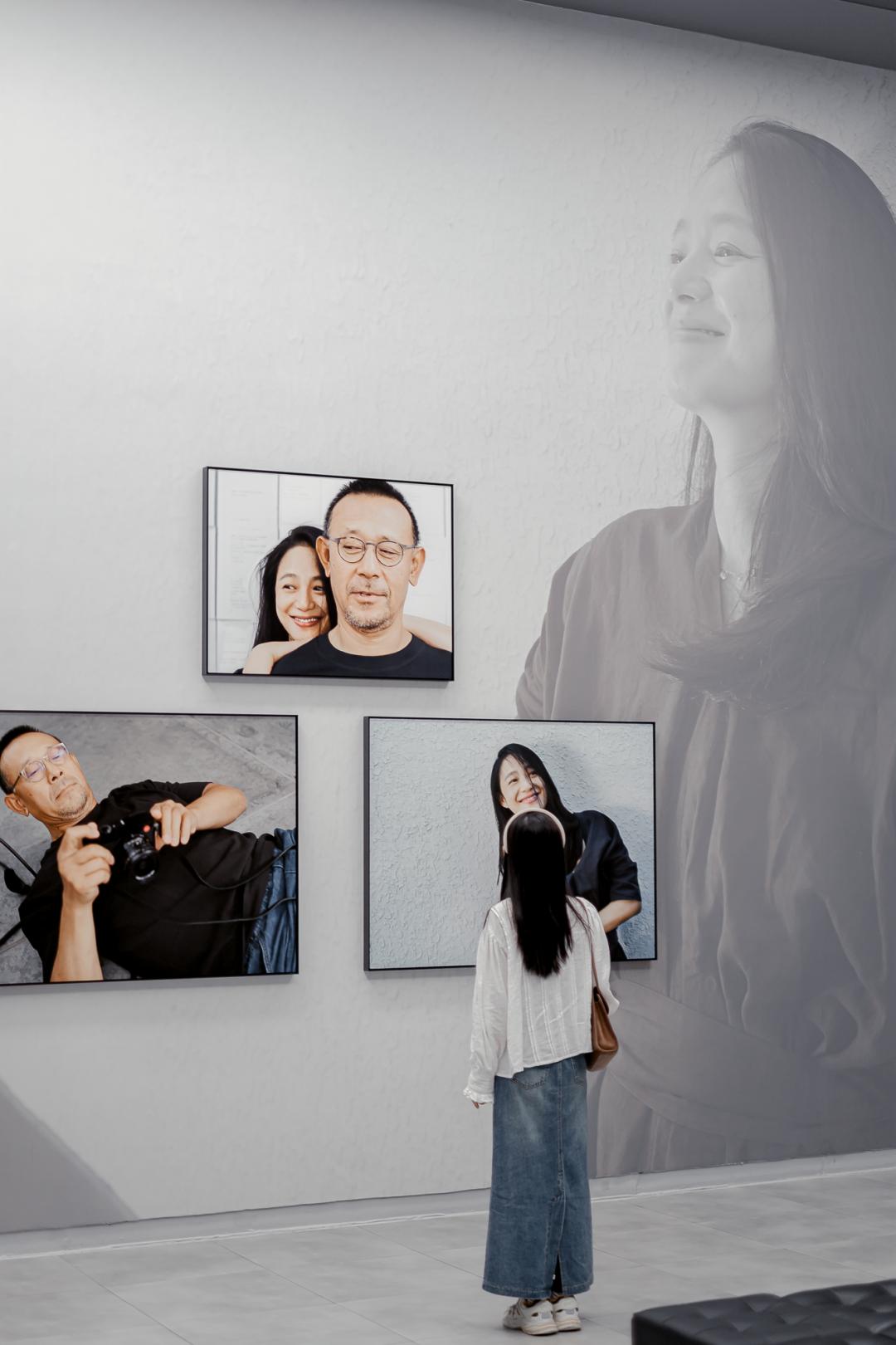 LOOK | 一场刘香成与周迅共同倡导的摄影展