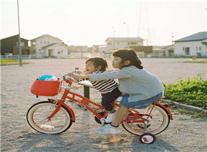 最新影楼资讯新闻-只拍家人的日本摄影师，记录下人间最容易被忽略的幸福